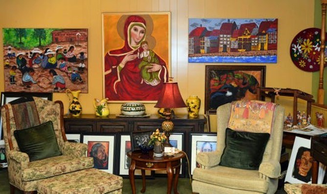 La sala de estar de Mary Lou Salazar