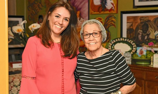 Marcela Vazquez-Bowler (izquierda) con Mary Lou Salazar